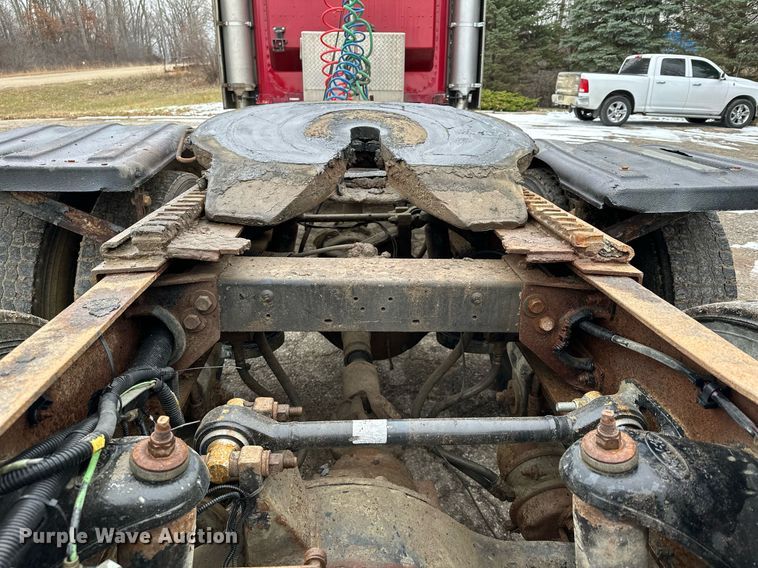 image for item LO9404 2001 Peterbilt 379  semi truck