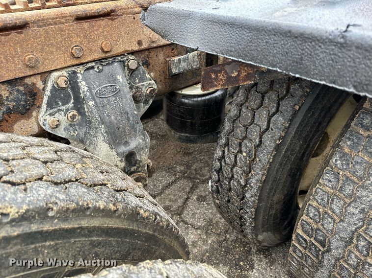 image for item LO9404 2001 Peterbilt 379  semi truck