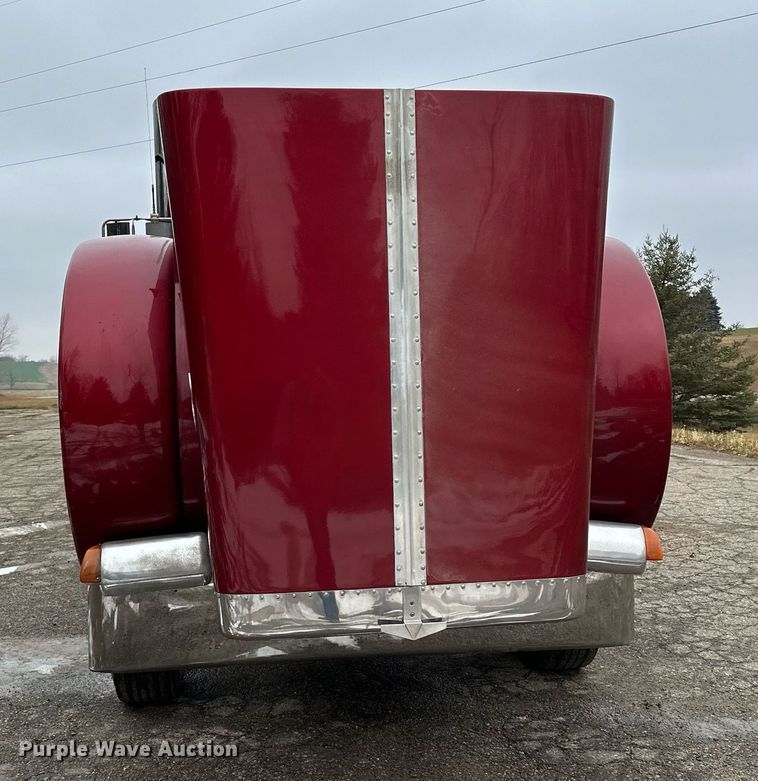 image for item LO9404 2001 Peterbilt 379  semi truck