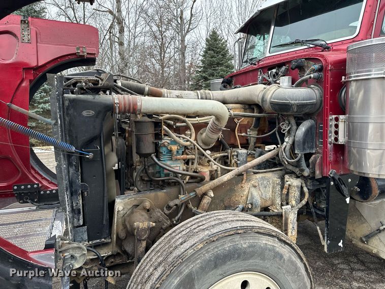 image for item LO9404 2001 Peterbilt 379  semi truck