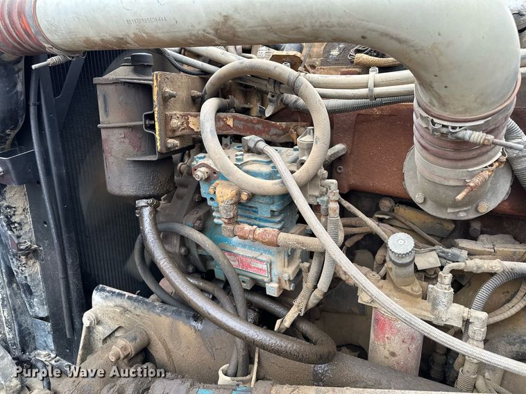 image for item LO9404 2001 Peterbilt 379  semi truck