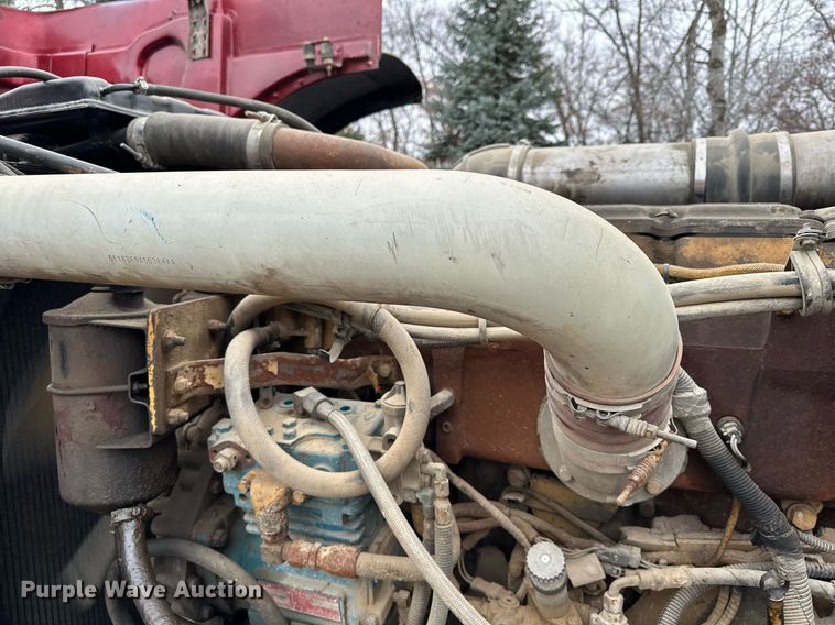 image for item LO9404 2001 Peterbilt 379  semi truck