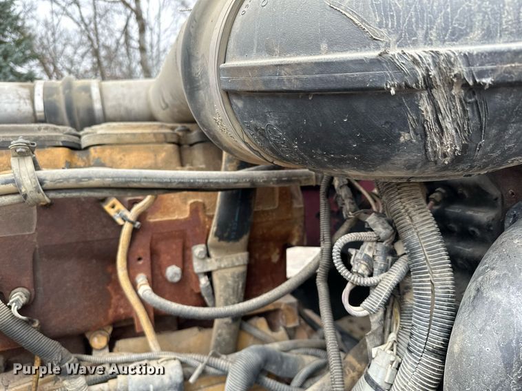 image for item LO9404 2001 Peterbilt 379  semi truck