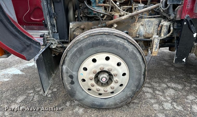 image for item LO9404 2001 Peterbilt 379  semi truck