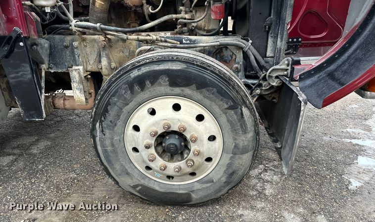 image for item LO9404 2001 Peterbilt 379  semi truck