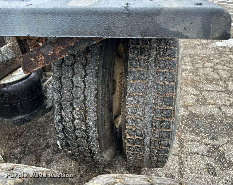 image for item LO9404 2001 Peterbilt 379  semi truck