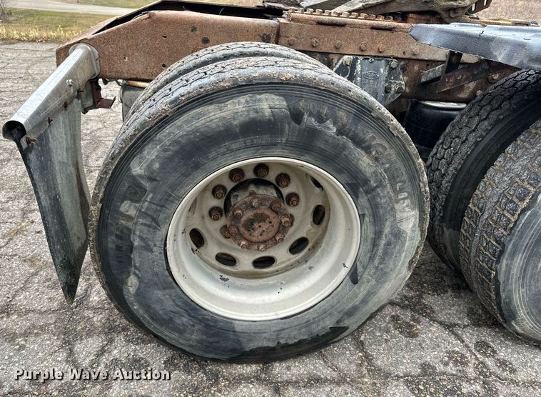 image for item LO9404 2001 Peterbilt 379  semi truck