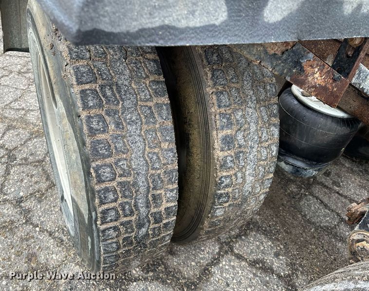 image for item LO9404 2001 Peterbilt 379  semi truck