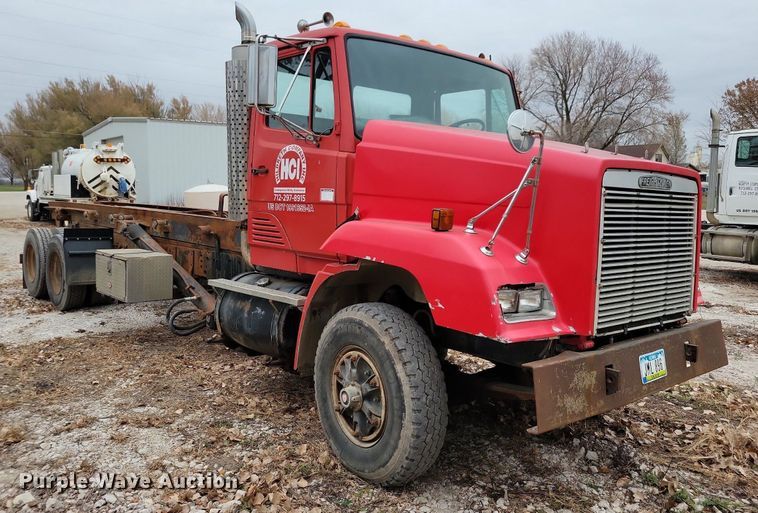 image for item LO9963 1989 Freightliner FLC 112  roll-off container truck