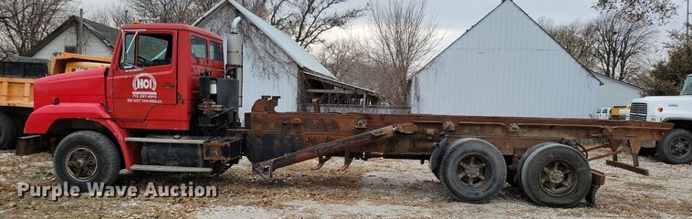 image for item LO9963 1989 Freightliner FLC 112  roll-off container truck