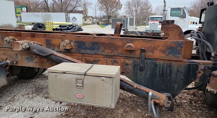 image for item LO9963 1989 Freightliner FLC 112  roll-off container truck