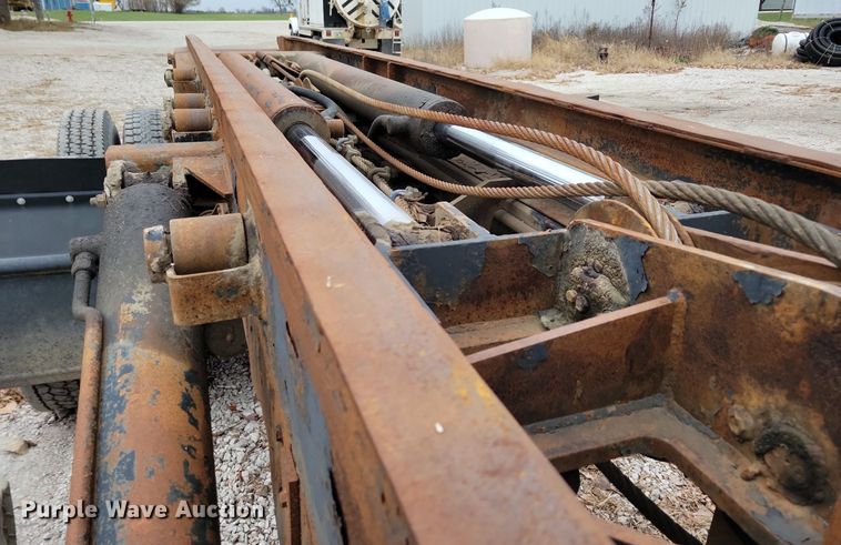 image for item LO9963 1989 Freightliner FLC 112  roll-off container truck