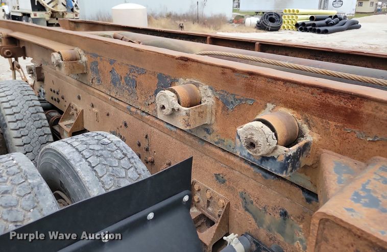 image for item LO9963 1989 Freightliner FLC 112  roll-off container truck