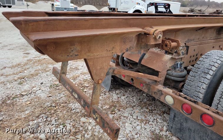 image for item LO9963 1989 Freightliner FLC 112  roll-off container truck