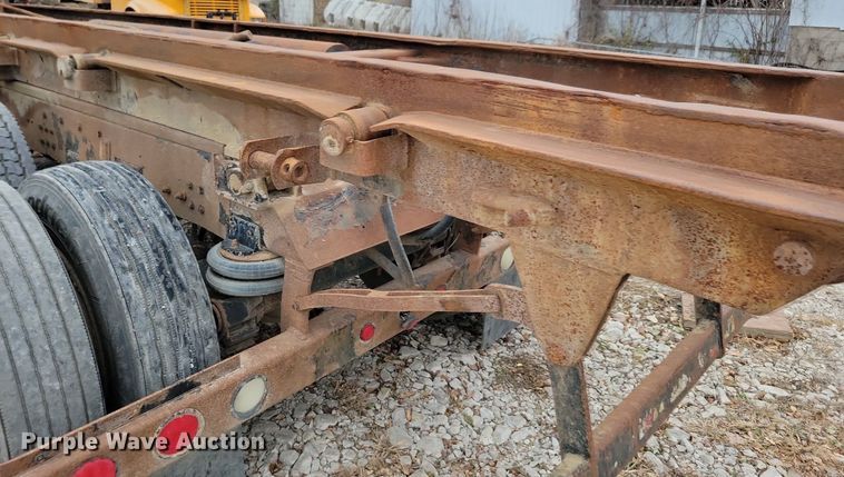 image for item LO9963 1989 Freightliner FLC 112  roll-off container truck