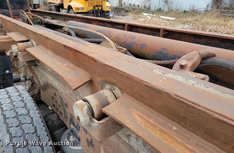 image for item LO9963 1989 Freightliner FLC 112  roll-off container truck