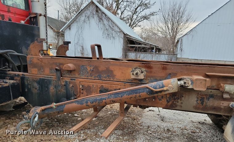 image for item LO9963 1989 Freightliner FLC 112  roll-off container truck