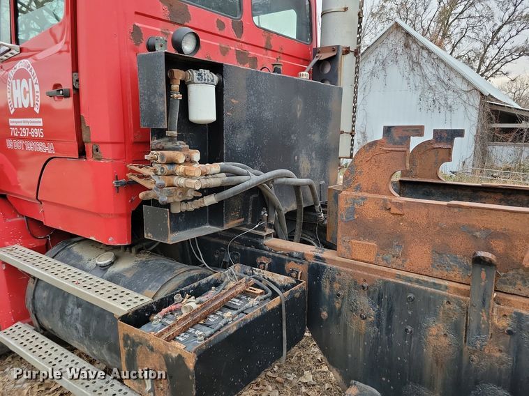 image for item LO9963 1989 Freightliner FLC 112  roll-off container truck