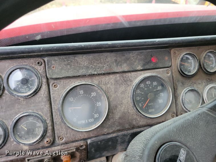 image for item LO9963 1989 Freightliner FLC 112  roll-off container truck