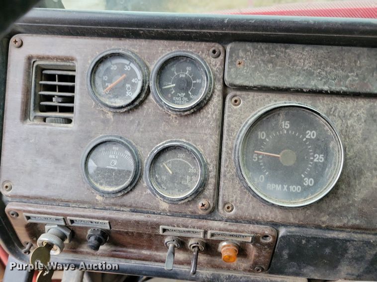 image for item LO9963 1989 Freightliner FLC 112  roll-off container truck