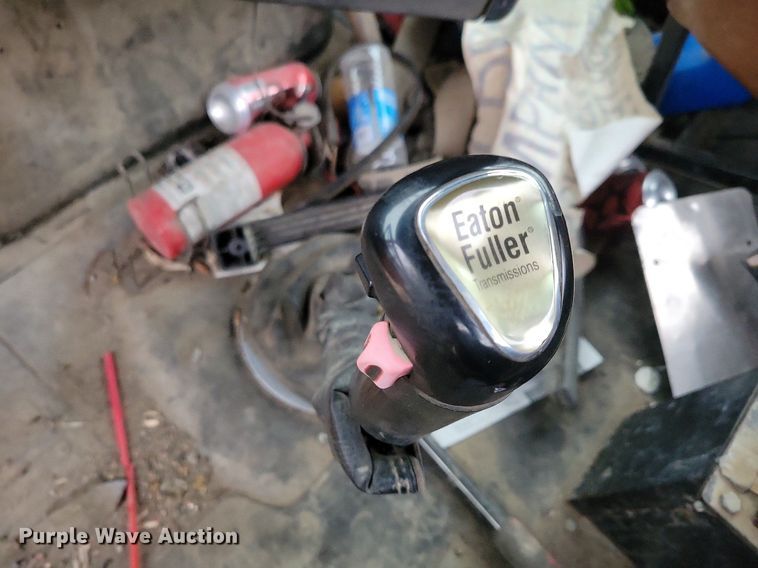 image for item LO9963 1989 Freightliner FLC 112  roll-off container truck