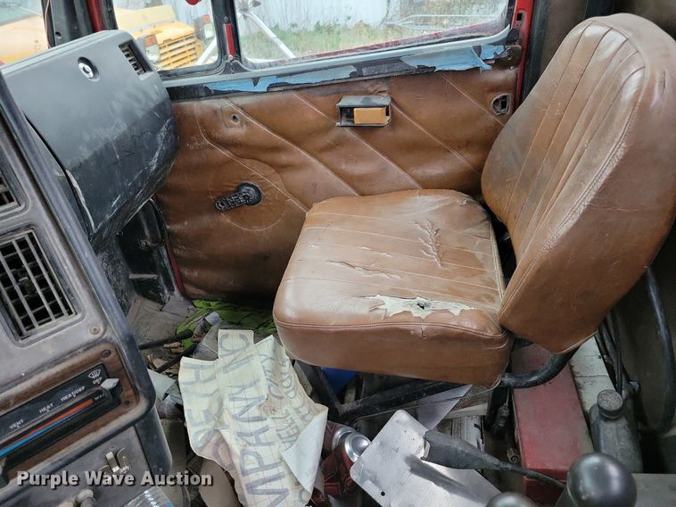 image for item LO9963 1989 Freightliner FLC 112  roll-off container truck