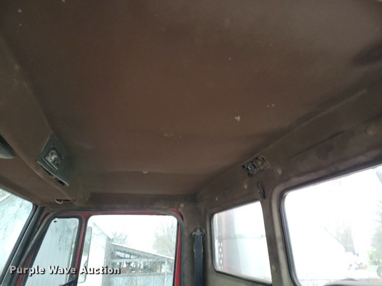 image for item LO9963 1989 Freightliner FLC 112  roll-off container truck