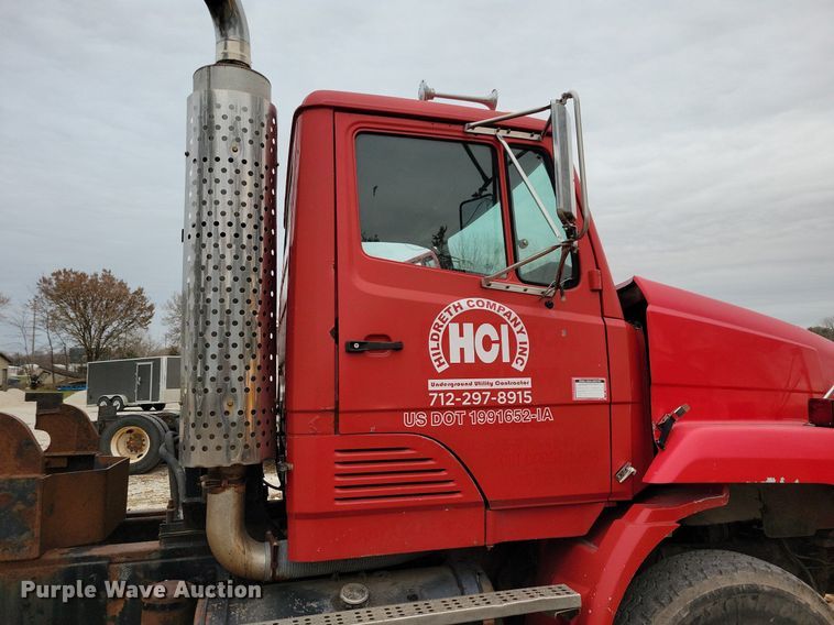 image for item LO9963 1989 Freightliner FLC 112  roll-off container truck