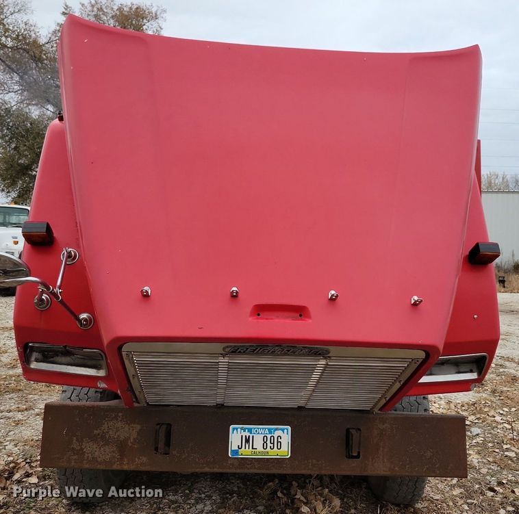 image for item LO9963 1989 Freightliner FLC 112  roll-off container truck