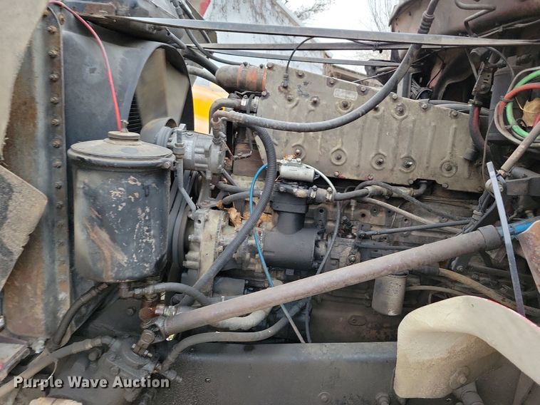 image for item LO9963 1989 Freightliner FLC 112  roll-off container truck