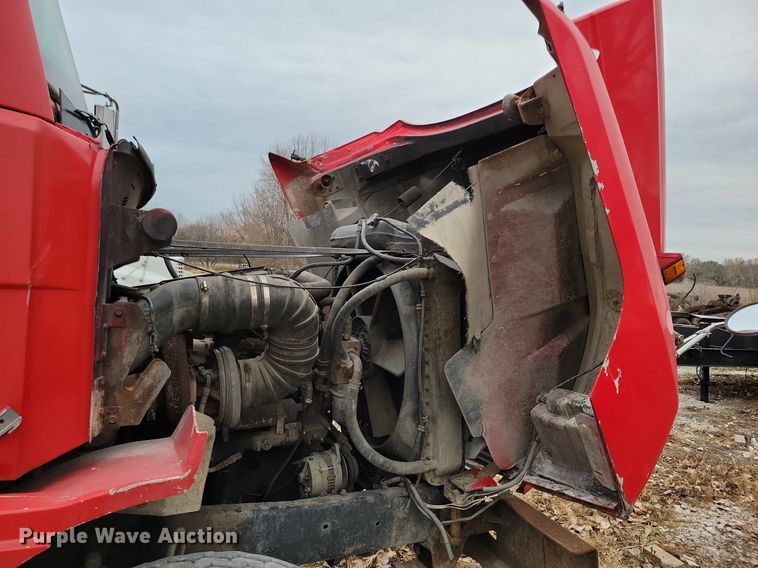 image for item LO9963 1989 Freightliner FLC 112  roll-off container truck