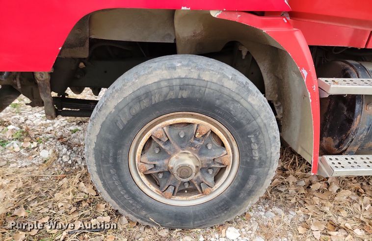 image for item LO9963 1989 Freightliner FLC 112  roll-off container truck