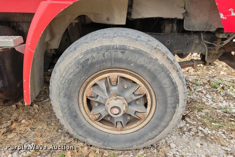 image for item LO9963 1989 Freightliner FLC 112  roll-off container truck