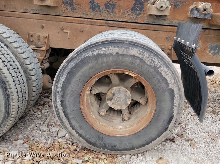 image for item LO9963 1989 Freightliner FLC 112  roll-off container truck