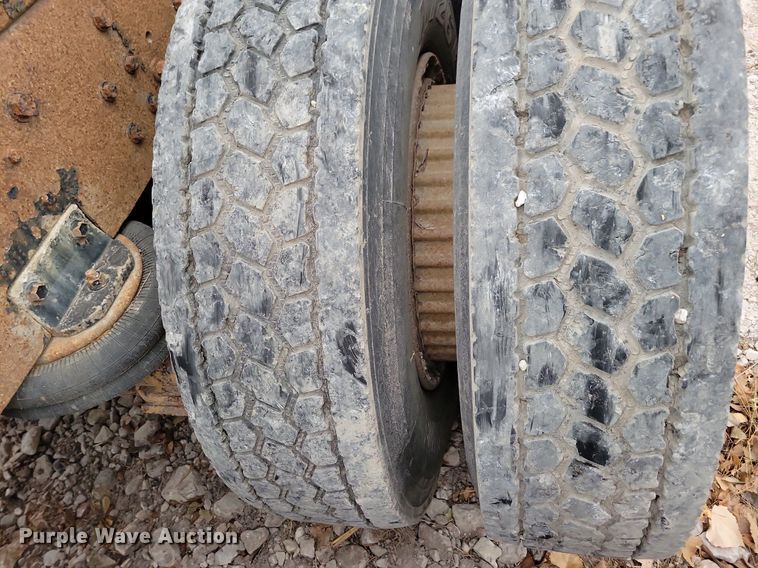 image for item LO9963 1989 Freightliner FLC 112  roll-off container truck