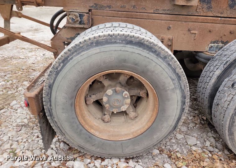 image for item LO9963 1989 Freightliner FLC 112  roll-off container truck