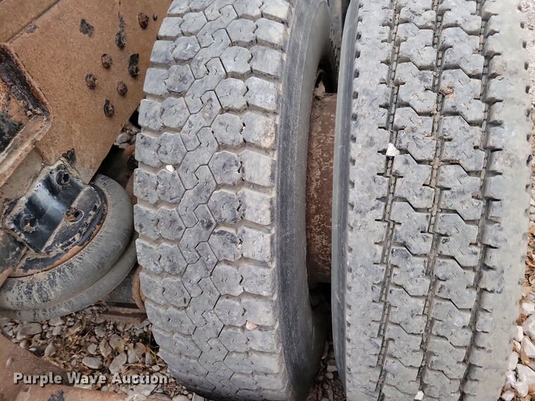 image for item LO9963 1989 Freightliner FLC 112  roll-off container truck