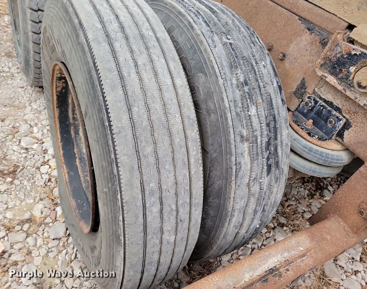 image for item LO9963 1989 Freightliner FLC 112  roll-off container truck