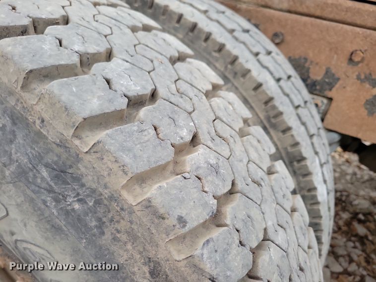 image for item LO9963 1989 Freightliner FLC 112  roll-off container truck