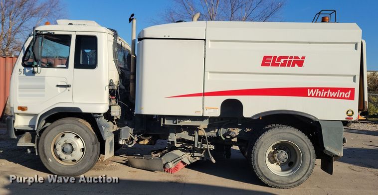 image for item LO9973 2007 Nissan UD3300  street sweeper truck