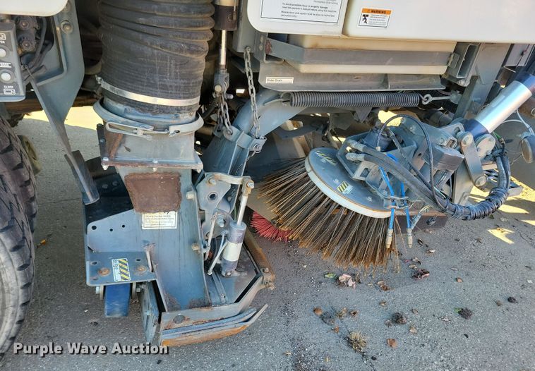 image for item LO9973 2007 Nissan UD3300  street sweeper truck