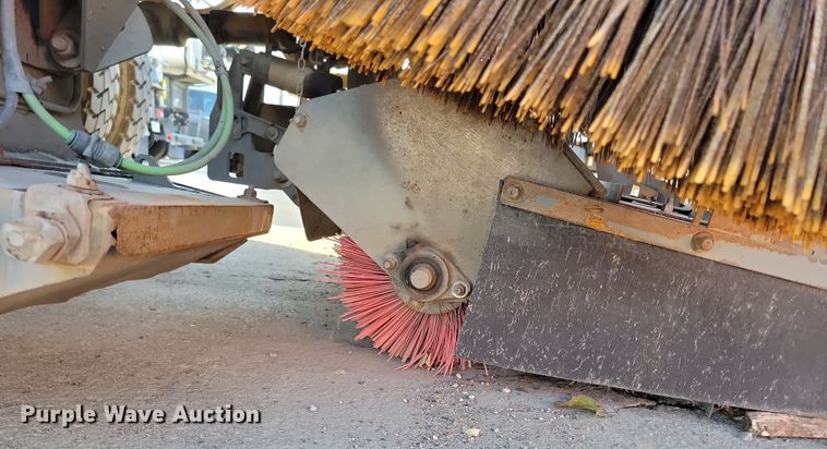 image for item LO9973 2007 Nissan UD3300  street sweeper truck