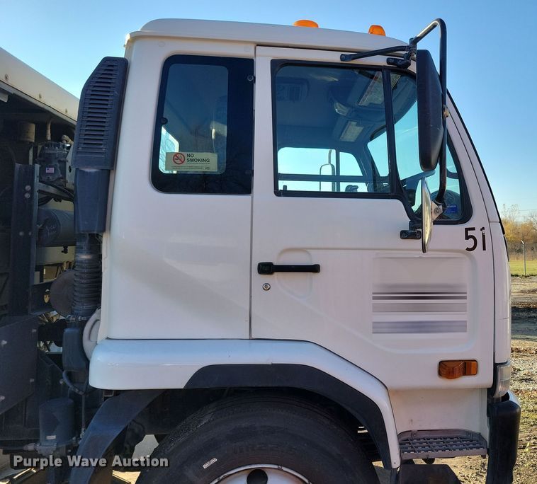 image for item LO9973 2007 Nissan UD3300  street sweeper truck