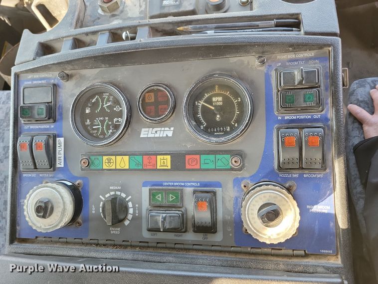 image for item LO9973 2007 Nissan UD3300  street sweeper truck