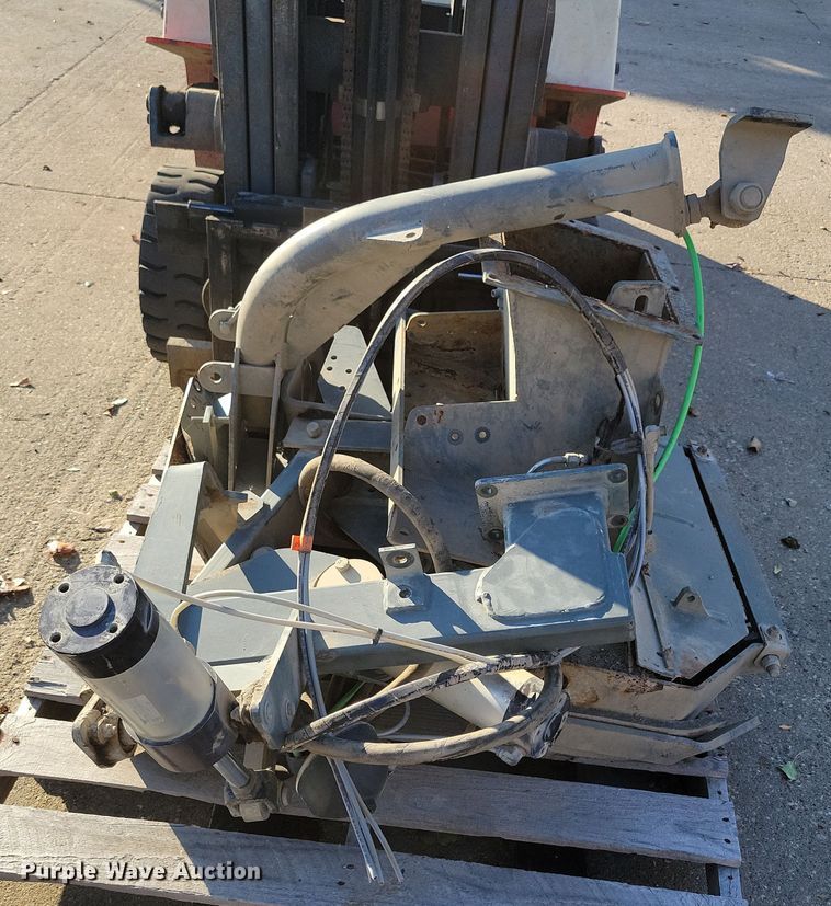 image for item LO9973 2007 Nissan UD3300  street sweeper truck