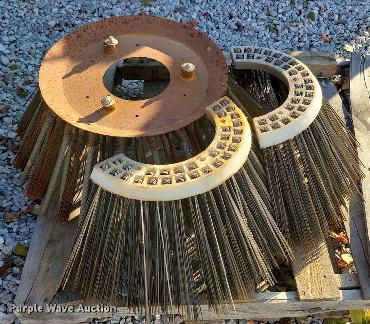 image for item LO9973 2007 Nissan UD3300  street sweeper truck