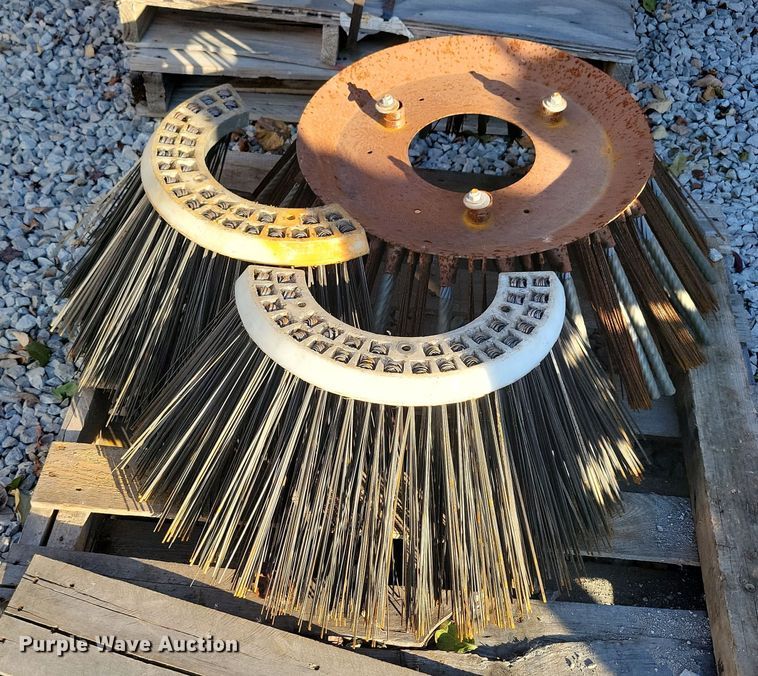 image for item LO9973 2007 Nissan UD3300  street sweeper truck