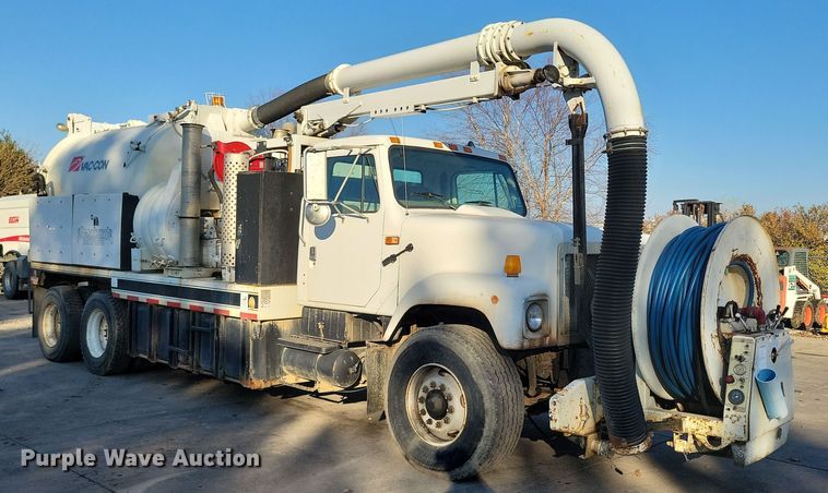 image for item LO9974 2000 International 2554  sewer jetter truck