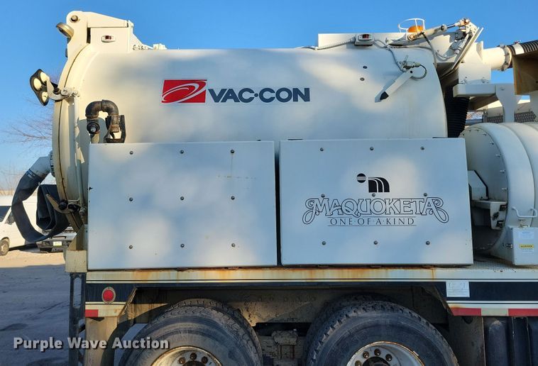 image for item LO9974 2000 International 2554  sewer jetter truck