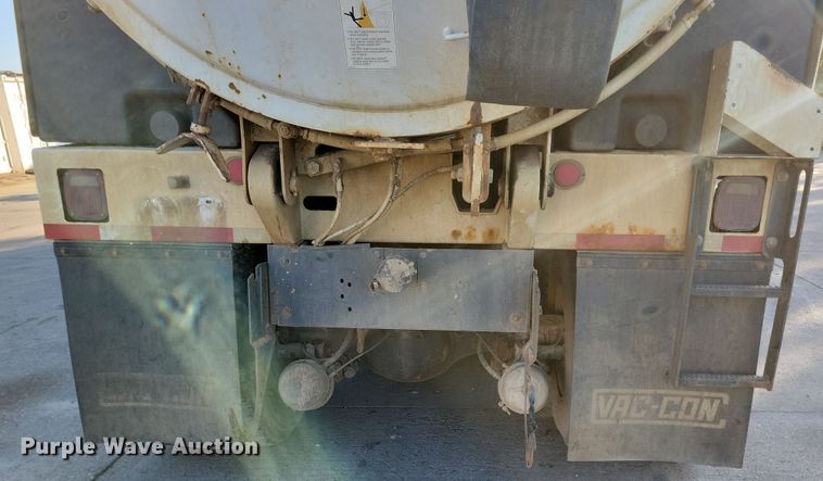 image for item LO9974 2000 International 2554  sewer jetter truck